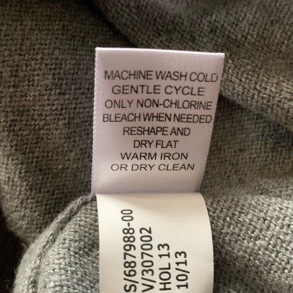 Men's Banana Republic Sweater - Picture 4 of 5